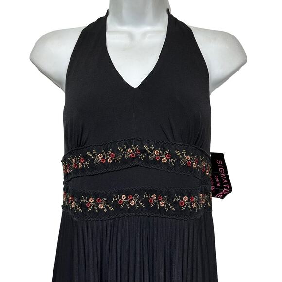Signature by Robbie bee woman’s size 8P black pleated embroidered halter Dress - Picture 2 of 6